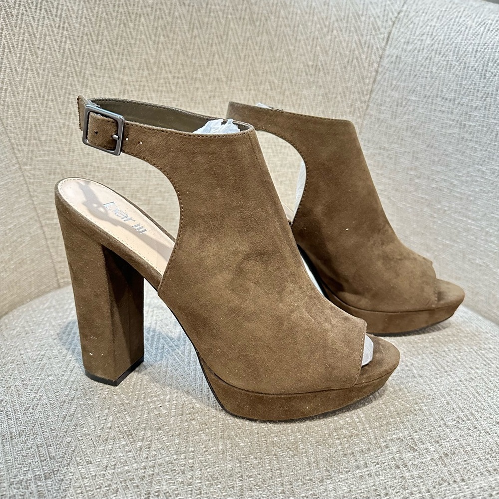Macy’s Bar Ill Women's Nicola Faux Suede Open Toe Sandal Size 9